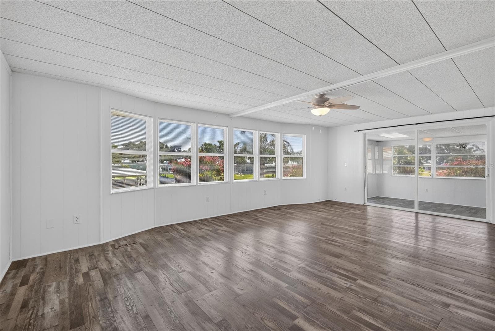 Beautiful living room with great views! - 34312 CARL RD, LEESBURG