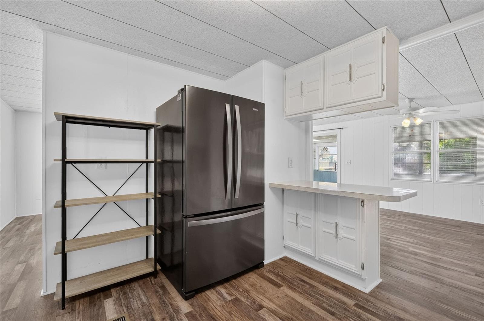 Breakfast bar - 34312 CARL RD, LEESBURG