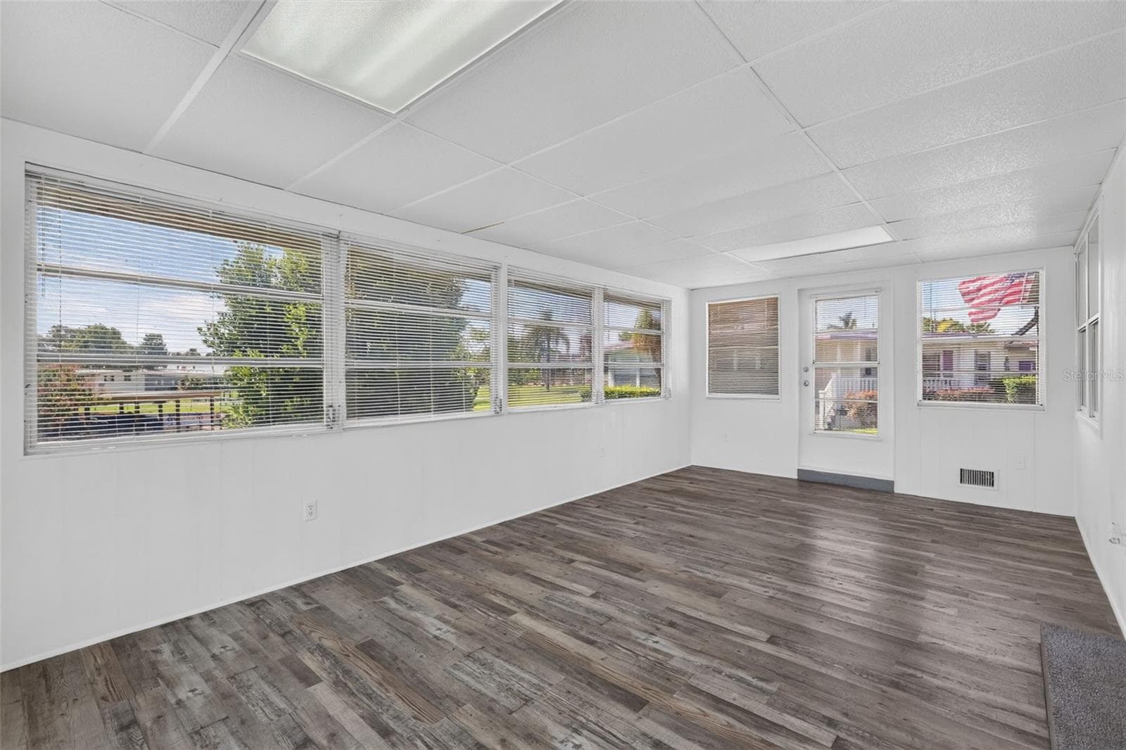 Florida rm w/waterfront views! - 34312 CARL RD, LEESBURG