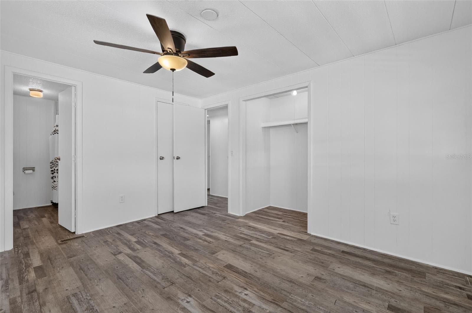 Primary walk in & built in closets - 34312 CARL RD, LEESBURG