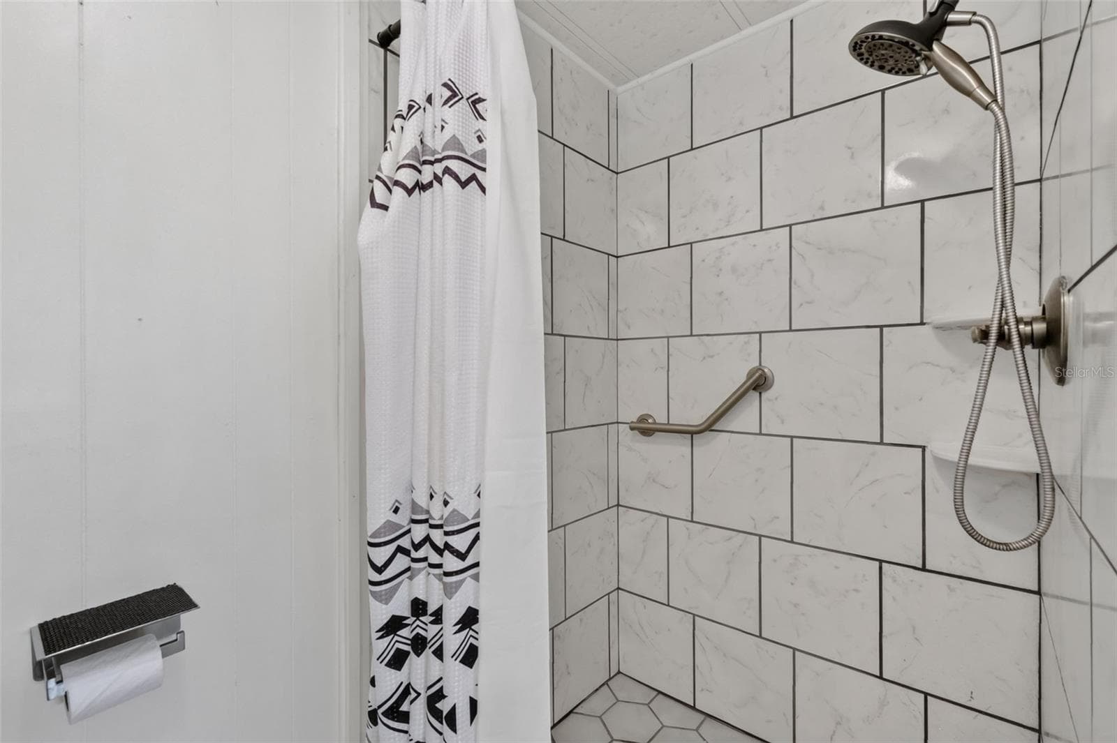 Primary bath updated 2022 - 34312 CARL RD, LEESBURG