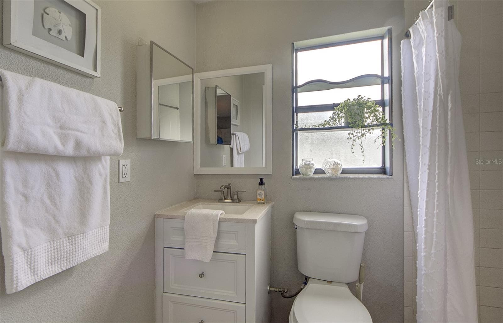 Bathroom 2 (Suite 2) - 13222 PINE CREEK CIR, RIVERVIEW