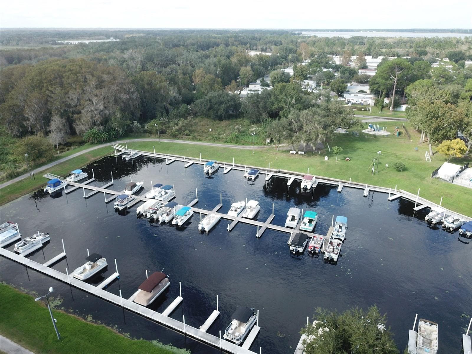 Manufactured Home at 106 LEISURE WORLD DR N, DEBARY, photo 30 of 43