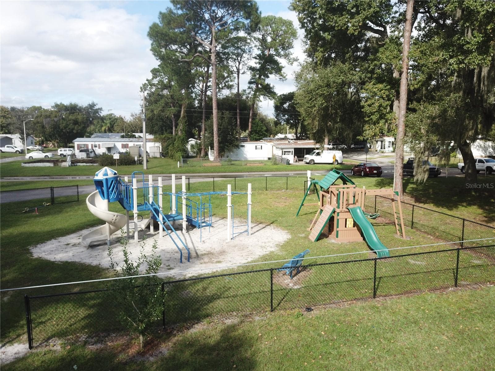 Manufactured Home at 106 LEISURE WORLD DR N, DEBARY, photo 33 of 43