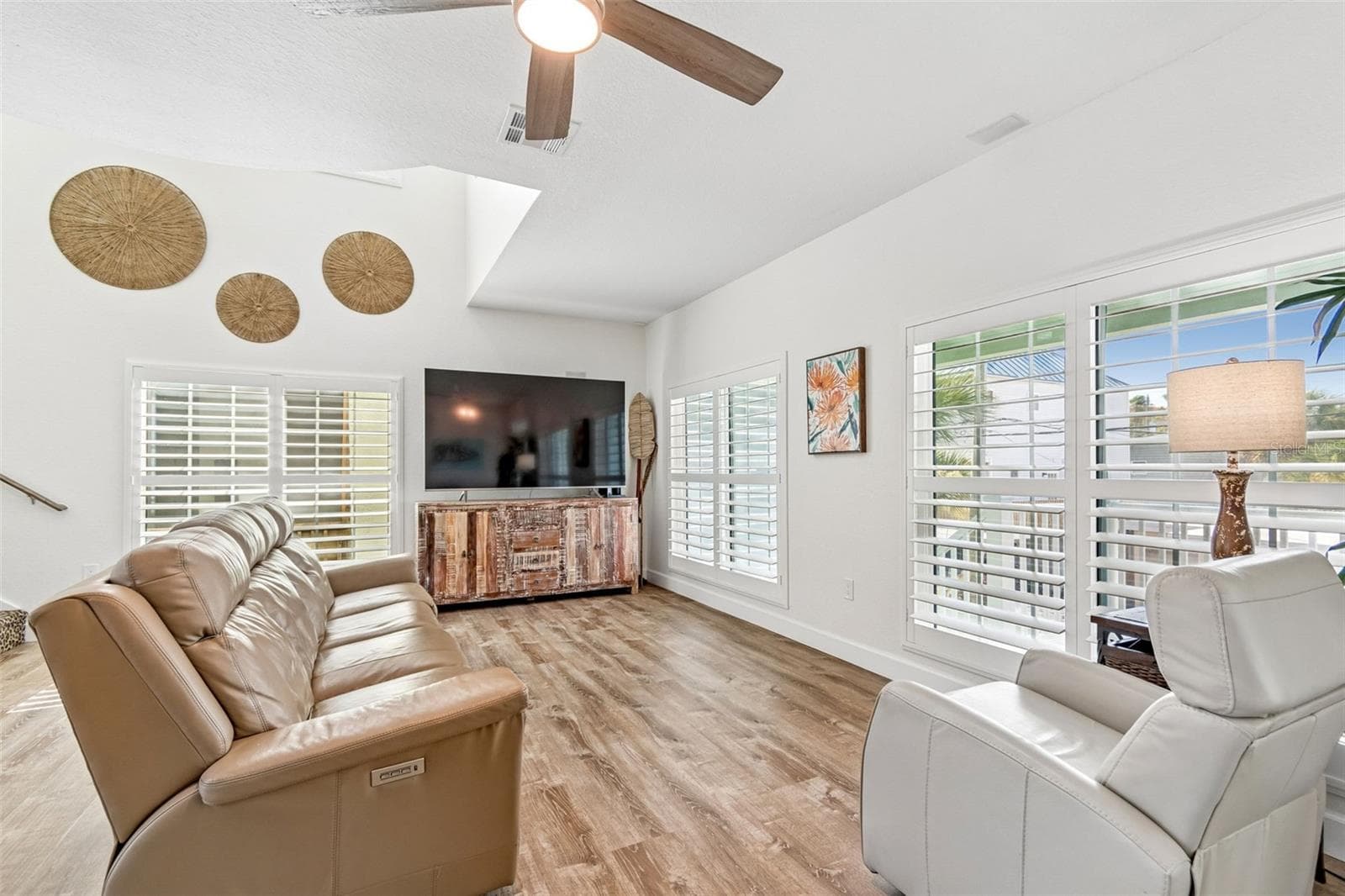 Spacious Living room - 111 91ST AVE, TREASURE ISLAND