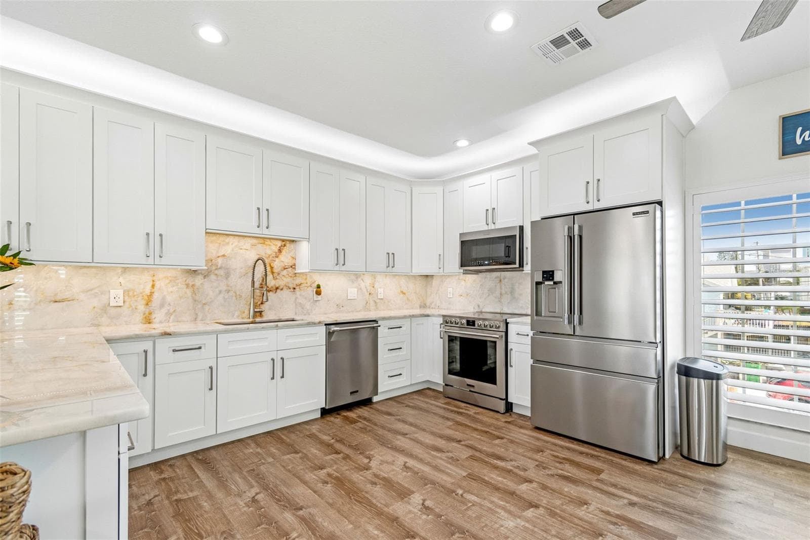 Updated kitchen - 111 91ST AVE, TREASURE ISLAND