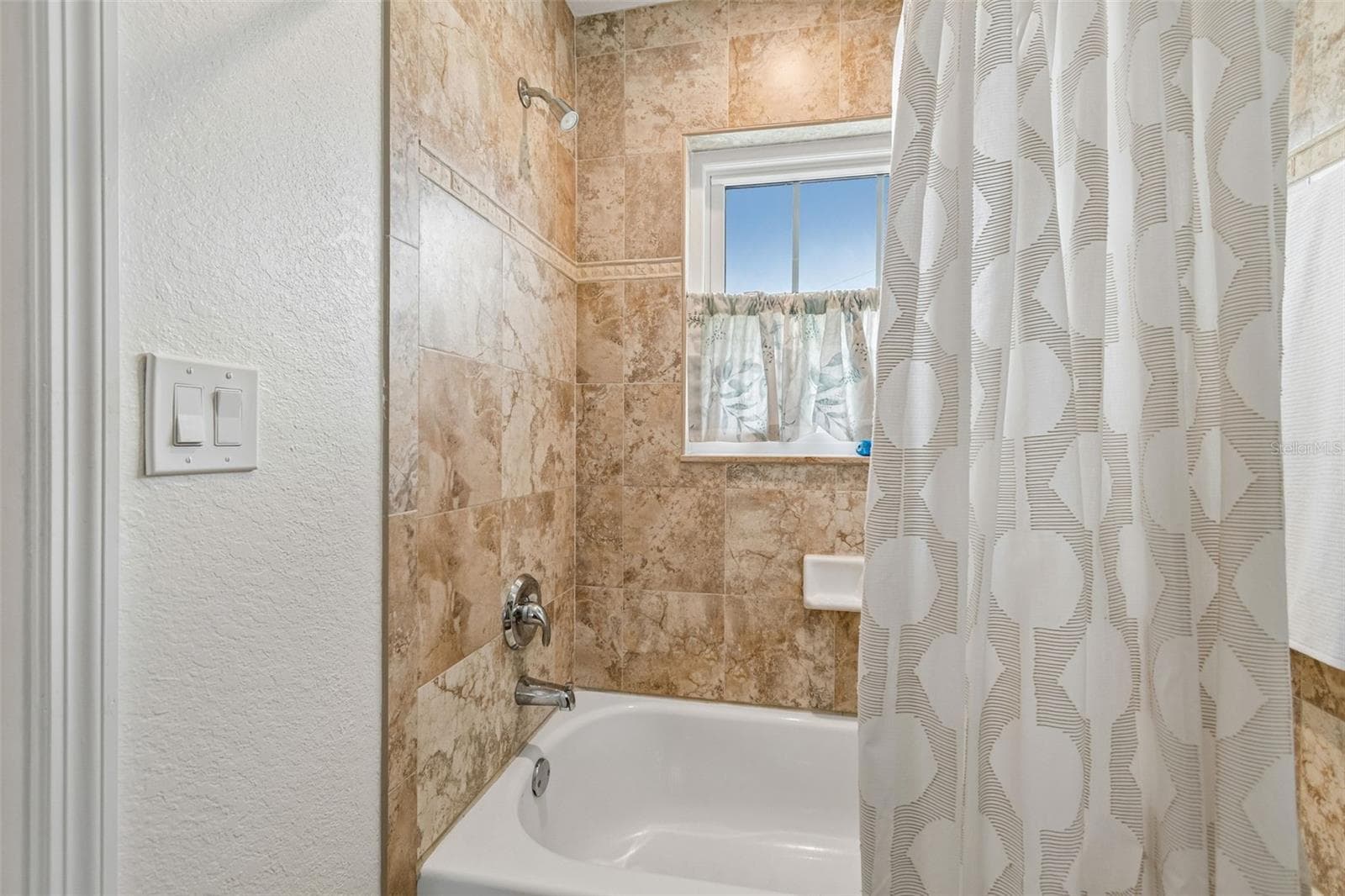 Shower/ tub combo - 111 91ST AVE, TREASURE ISLAND