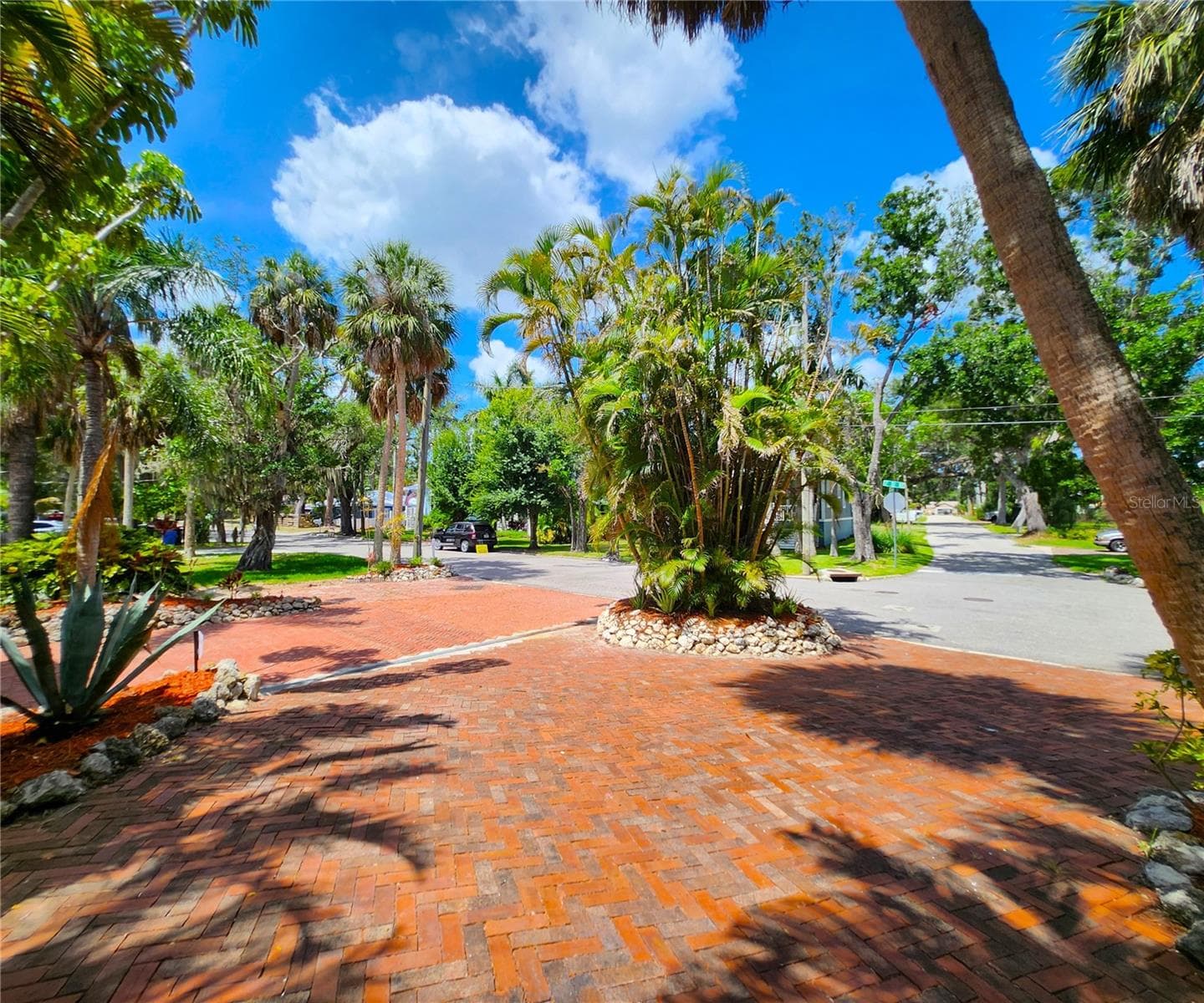 Driveway for days.... - 102 17TH ST NE, BRADENTON