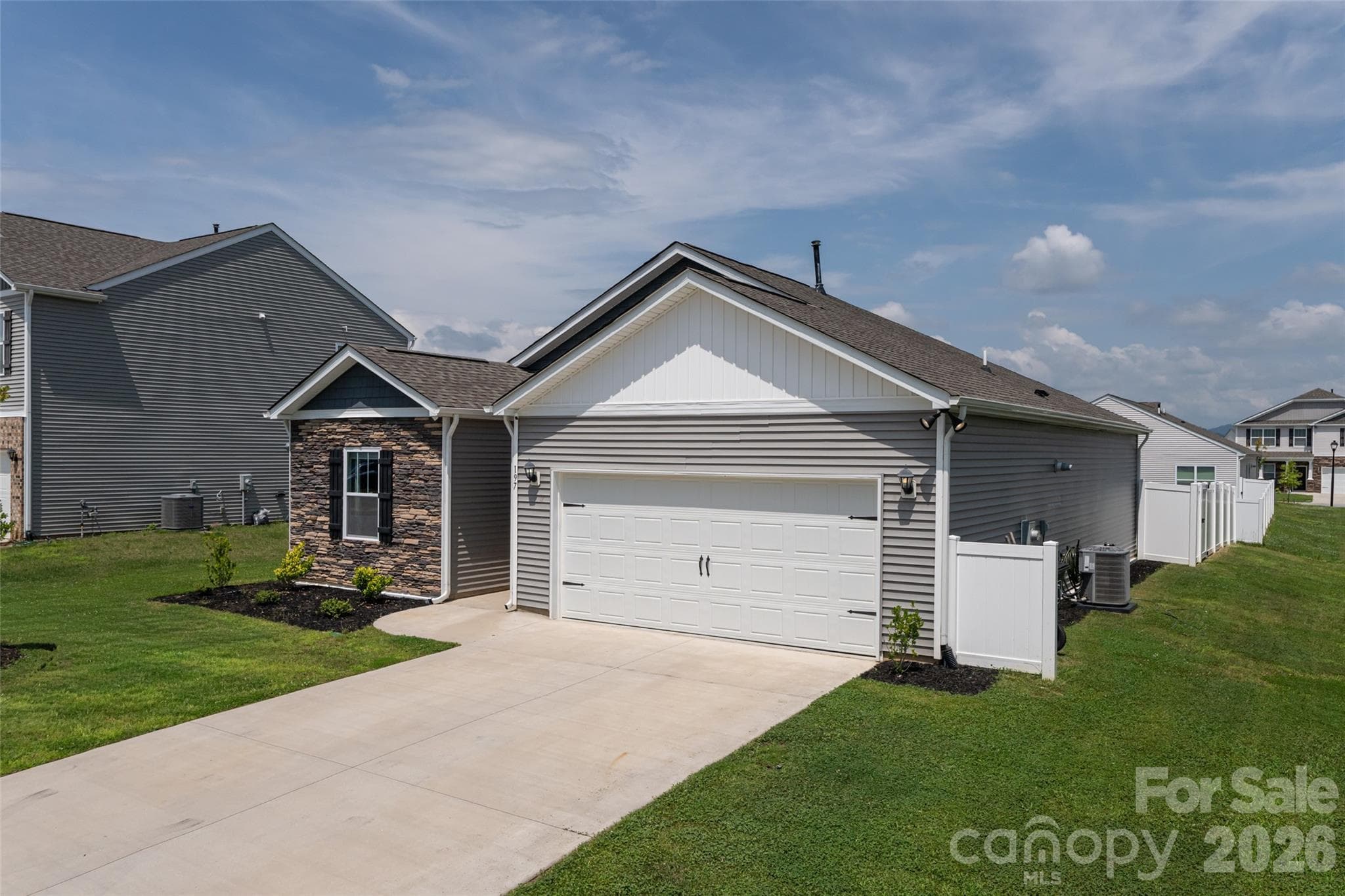 2 car garage - Fletcher