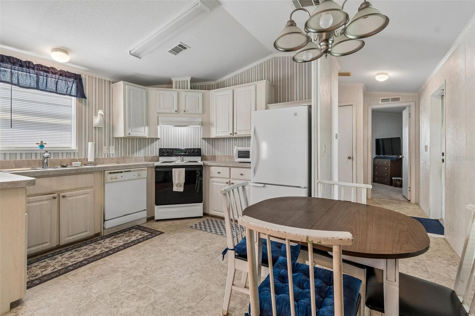 Manufactured Home at 34992 FRASER ST, DADE CITY, photo 6 of 39