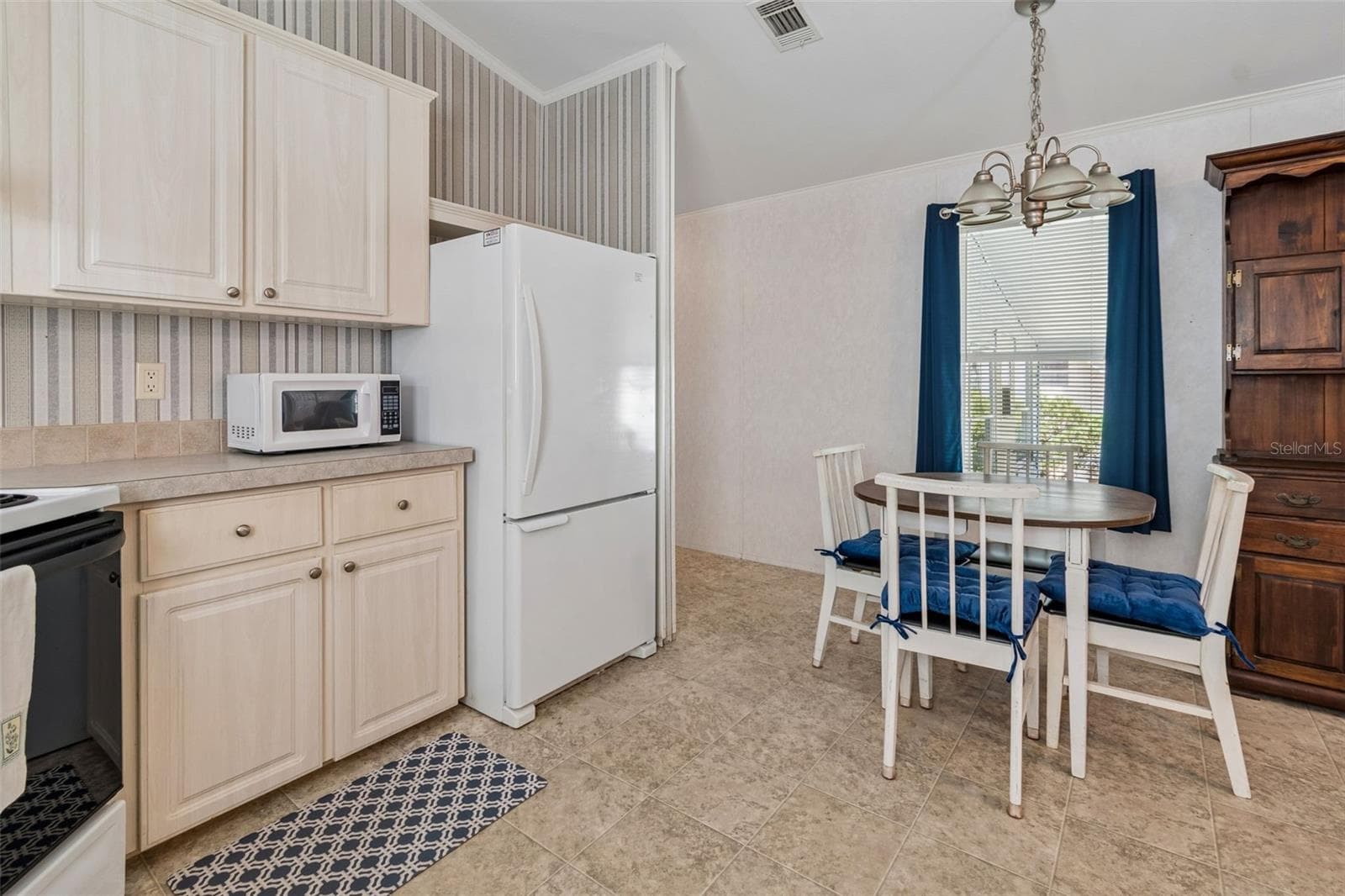 Manufactured Home at 34992 FRASER ST, DADE CITY, photo 8 of 39