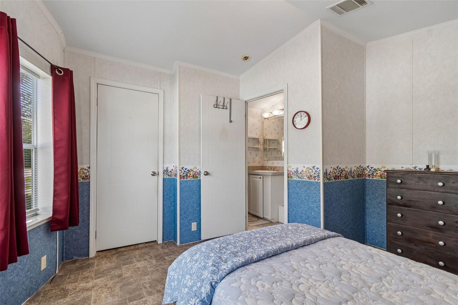 Manufactured Home at 34992 FRASER ST, DADE CITY, photo 13 of 39