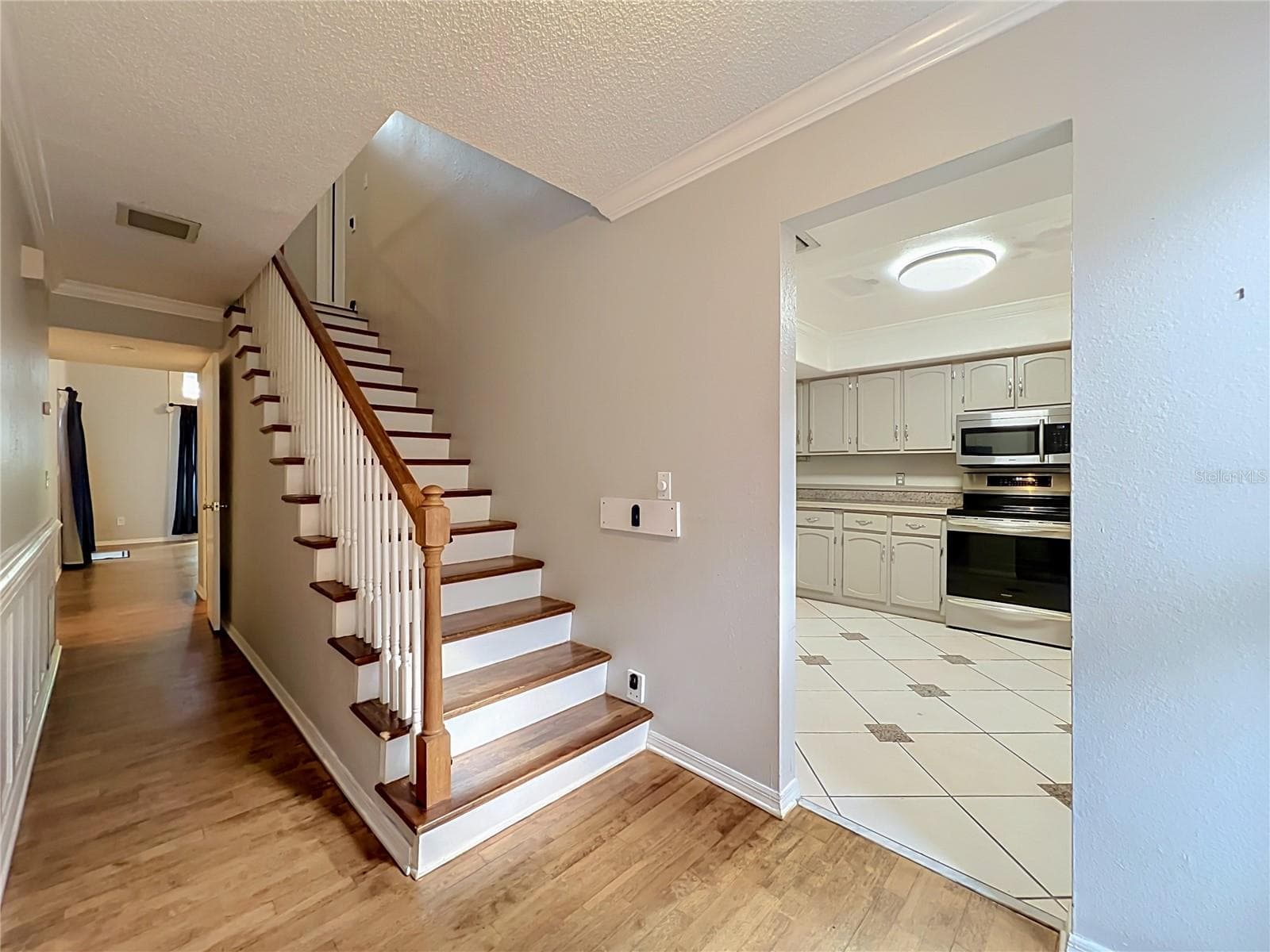 Townhouse at 814 LAUREL AVE #2, ORLANDO, photo 5 of 57