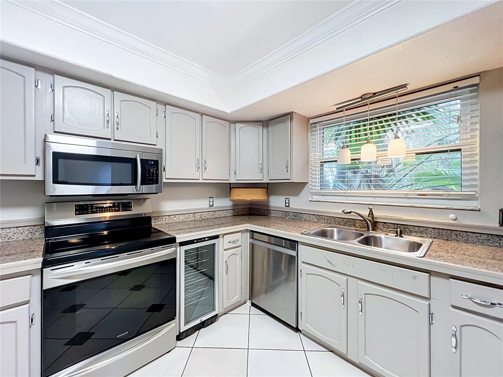 Townhouse at 814 LAUREL AVE #2, ORLANDO, photo 9 of 57
