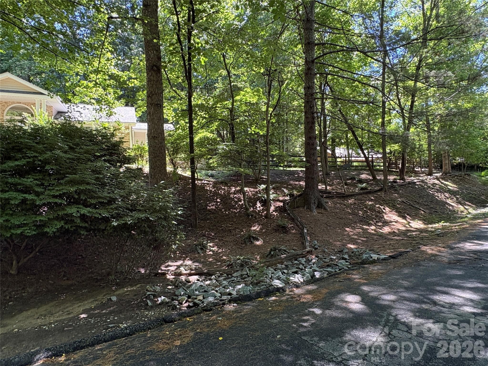 Private corner lot - 206 Camellia Way, Laurel Park