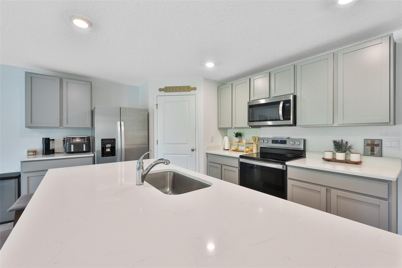Single Family Residence at 1902 TAHITIAN SUNRISE DR, PLANT CITY, photo 7 of 25