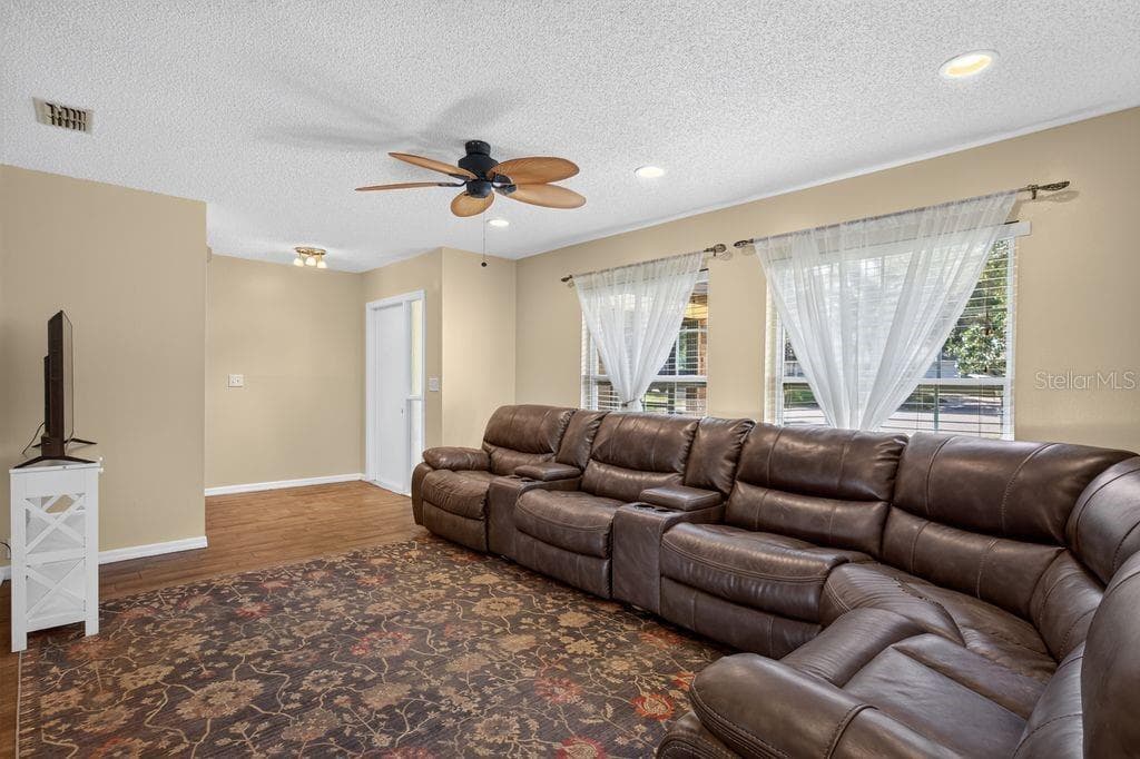 Single Family Residence at 3110 CLOVEWOOD PL, SEFFNER, photo 3 of 27