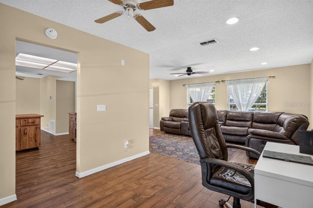 Single Family Residence at 3110 CLOVEWOOD PL, SEFFNER, photo 4 of 27