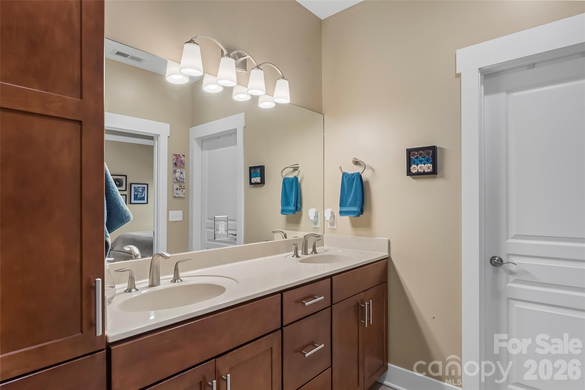 Double vanity - 15 Craftsman View Drive, Asheville