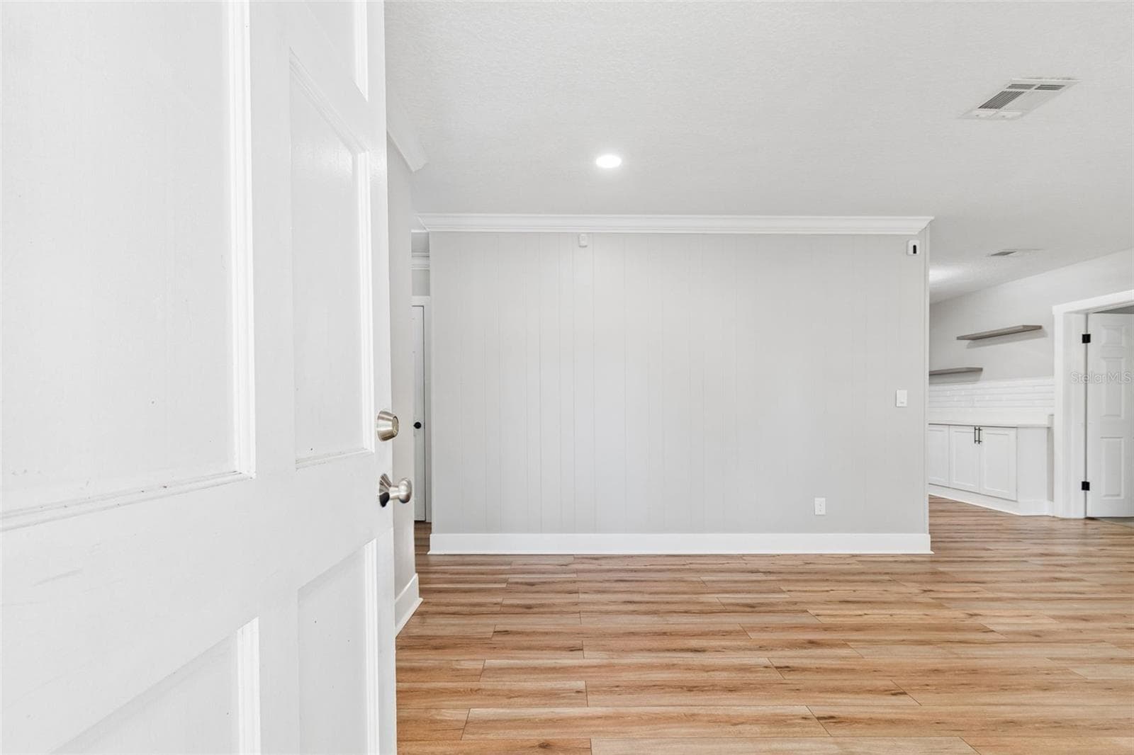 Single Family Residence at 1555 MAGNOLIA DR, CLEARWATER, photo 4 of 57