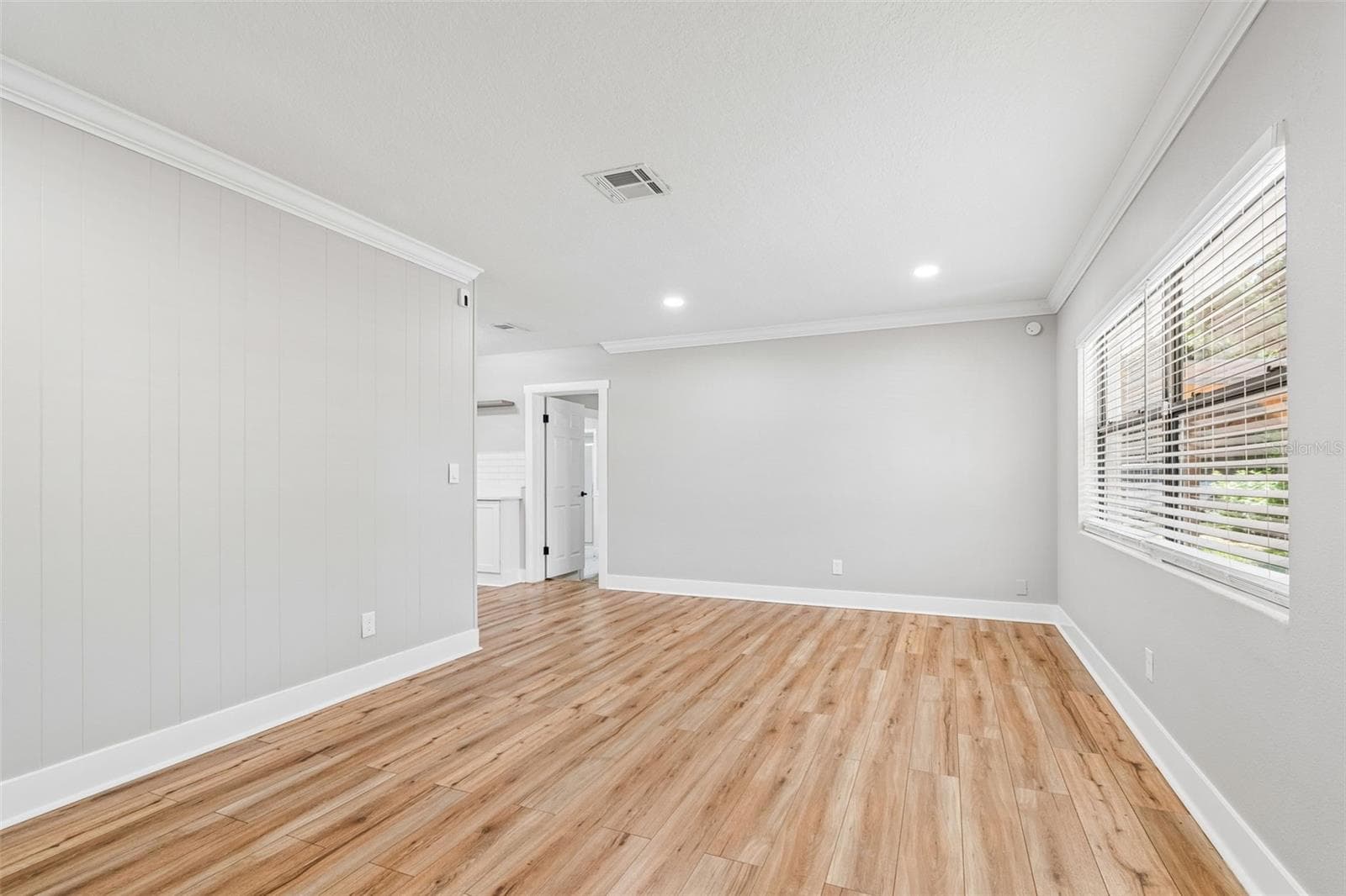 Single Family Residence at 1555 MAGNOLIA DR, CLEARWATER, photo 5 of 57
