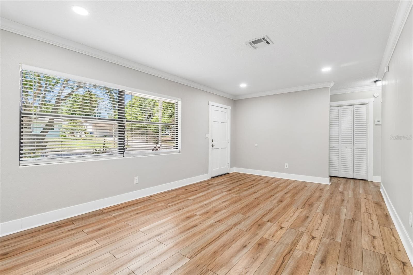 Single Family Residence at 1555 MAGNOLIA DR, CLEARWATER, photo 8 of 57
