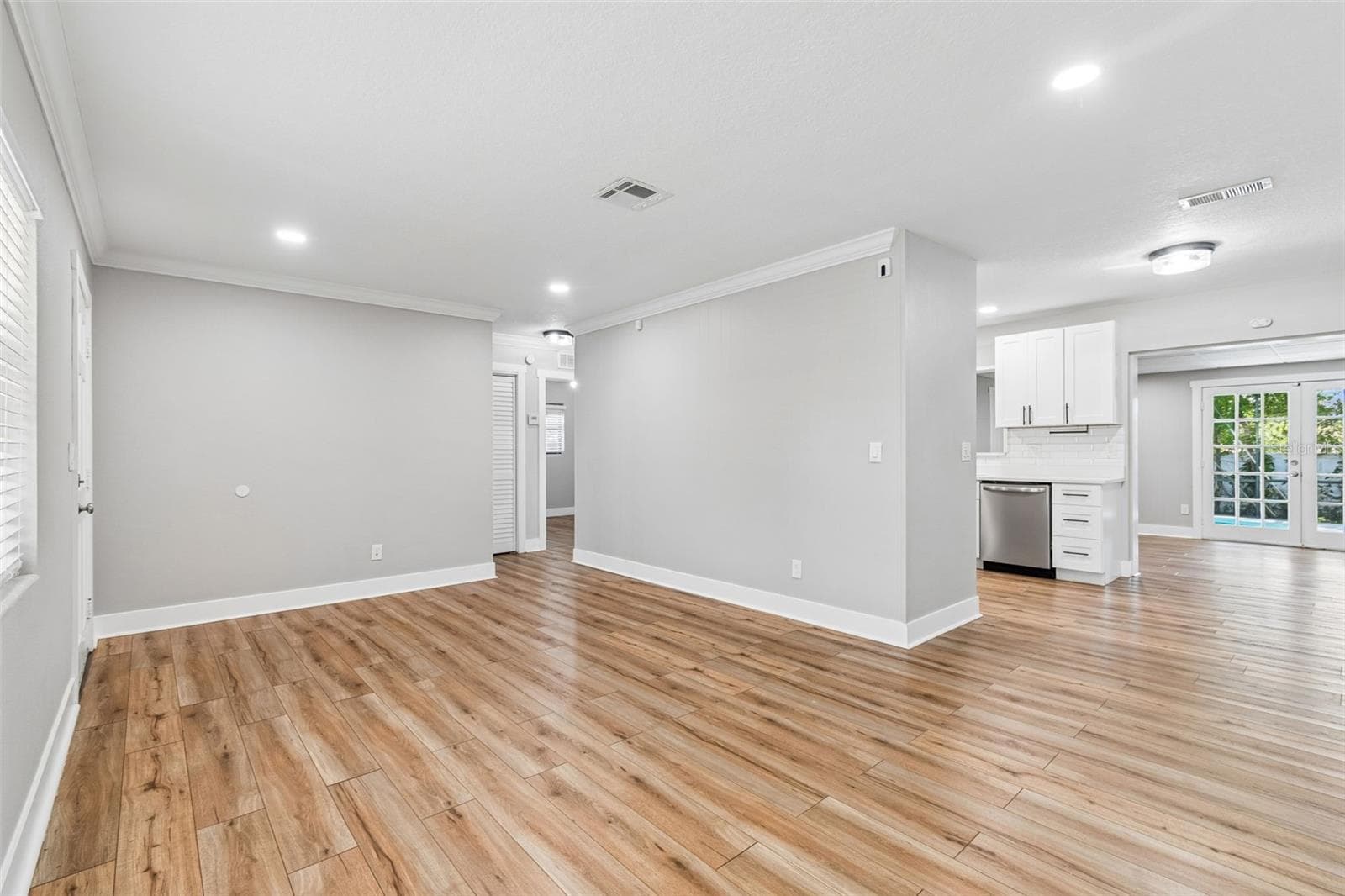 Single Family Residence at 1555 MAGNOLIA DR, CLEARWATER, photo 9 of 57