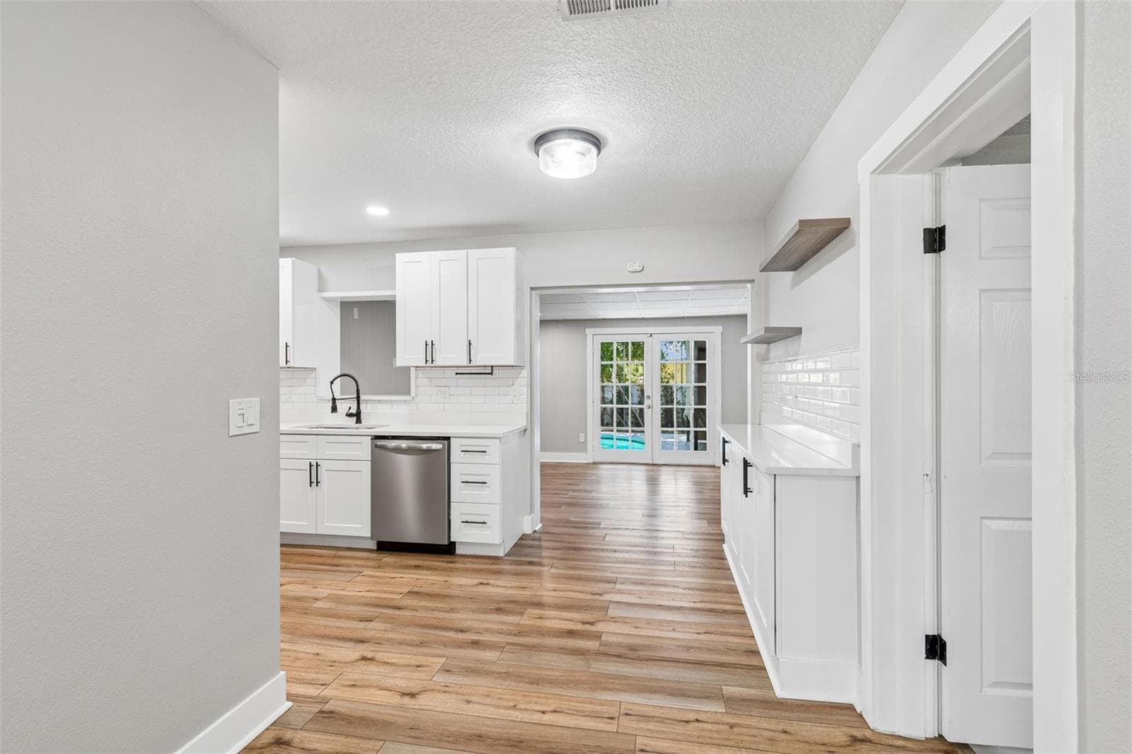Single Family Residence at 1555 MAGNOLIA DR, CLEARWATER, photo 10 of 57