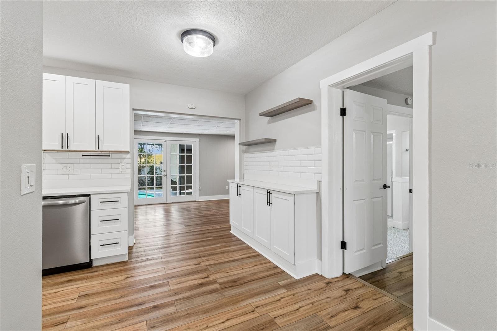 Single Family Residence at 1555 MAGNOLIA DR, CLEARWATER, photo 11 of 57