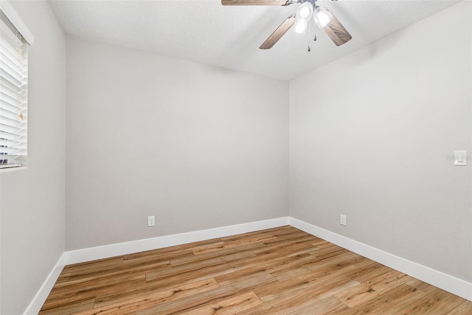Single Family Residence at 1555 MAGNOLIA DR, CLEARWATER, photo 34 of 57