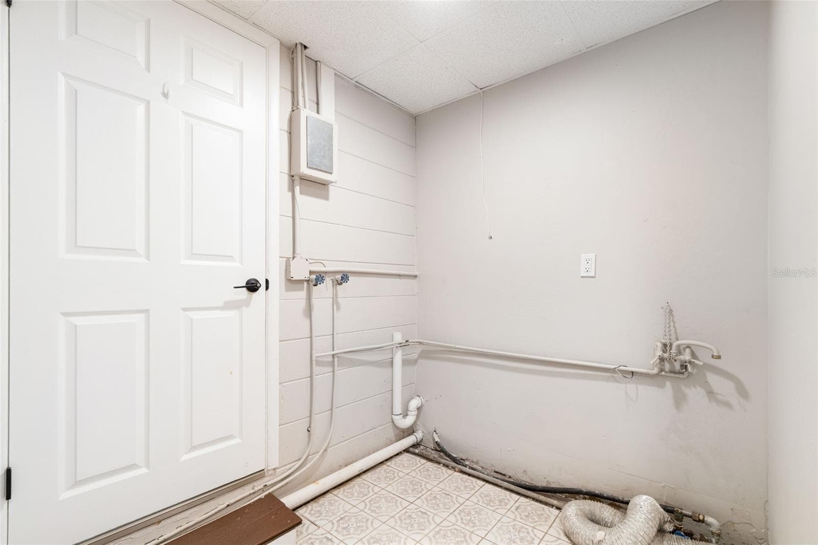 Single Family Residence at 1555 MAGNOLIA DR, CLEARWATER, photo 42 of 57
