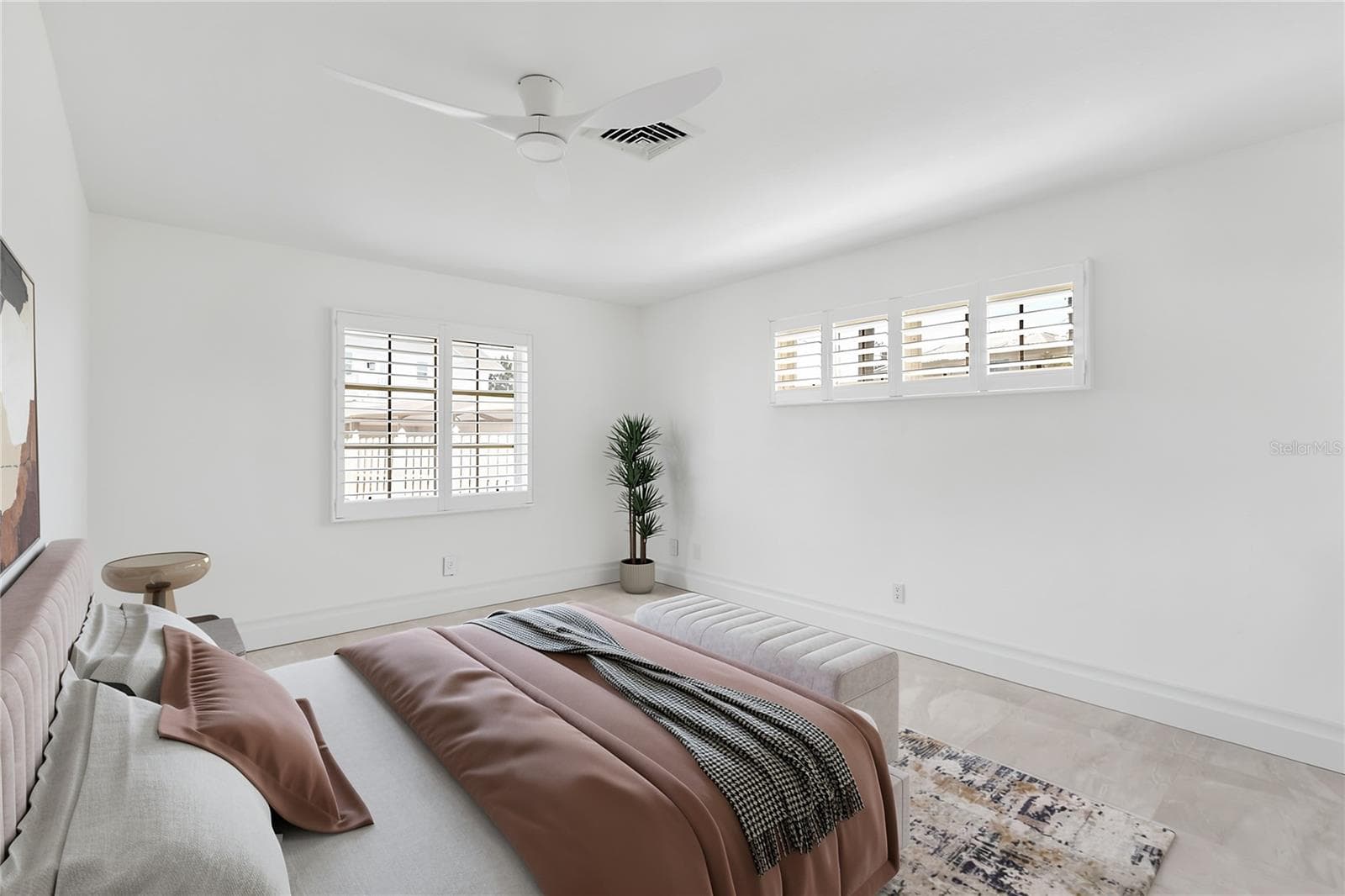 Bedroom with ensuite furnished - 396 BAYSHORE DR, VENICE