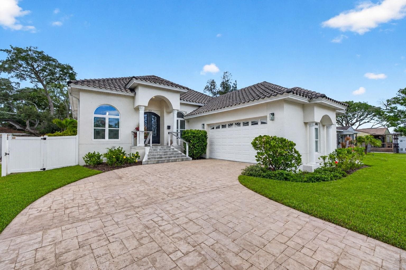 Single Family Residence at 815 59TH AVE NE, ST PETERSBURG, photo 2 of 42