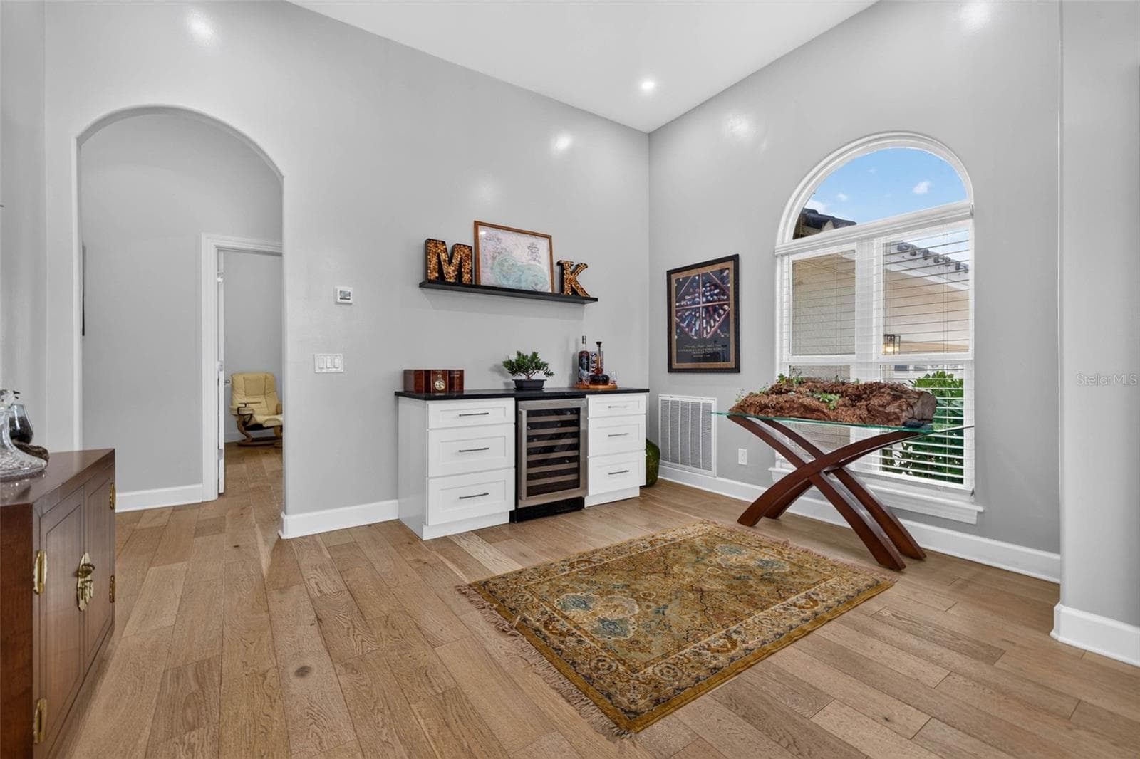 Single Family Residence at 815 59TH AVE NE, ST PETERSBURG, photo 8 of 42