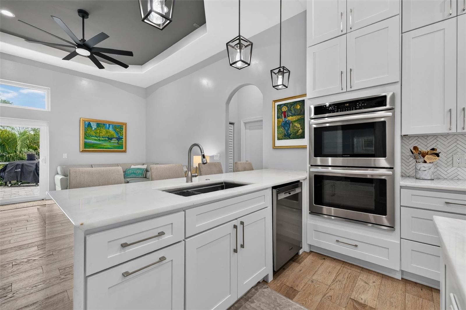 Single Family Residence at 815 59TH AVE NE, ST PETERSBURG, photo 14 of 42