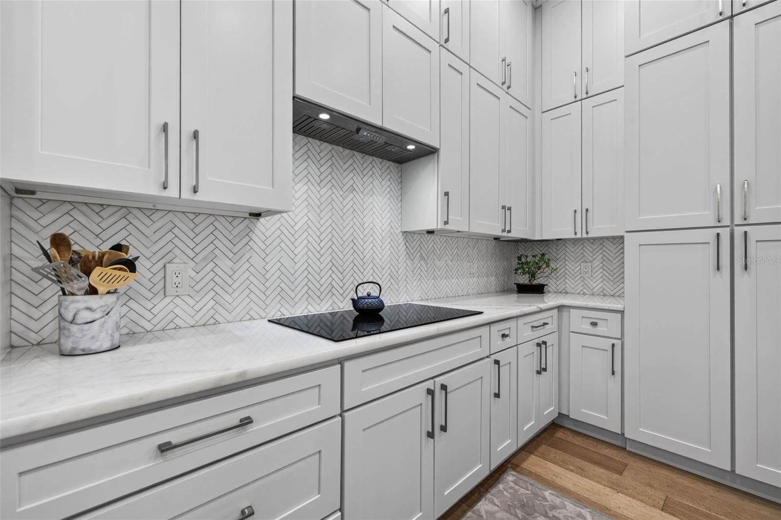 Single Family Residence at 815 59TH AVE NE, ST PETERSBURG, photo 16 of 42