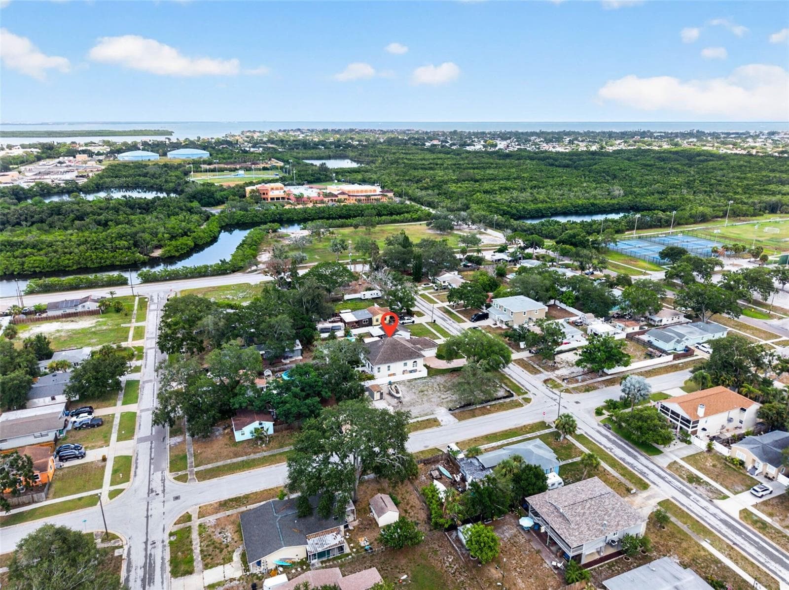 Single Family Residence at 815 59TH AVE NE, ST PETERSBURG, photo 39 of 42