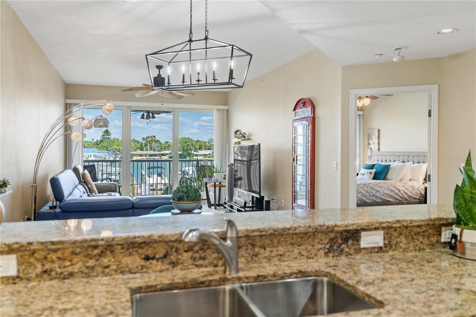 Breakfast Bar island - 3805 GULF BLVD #203, ST PETE BEACH
