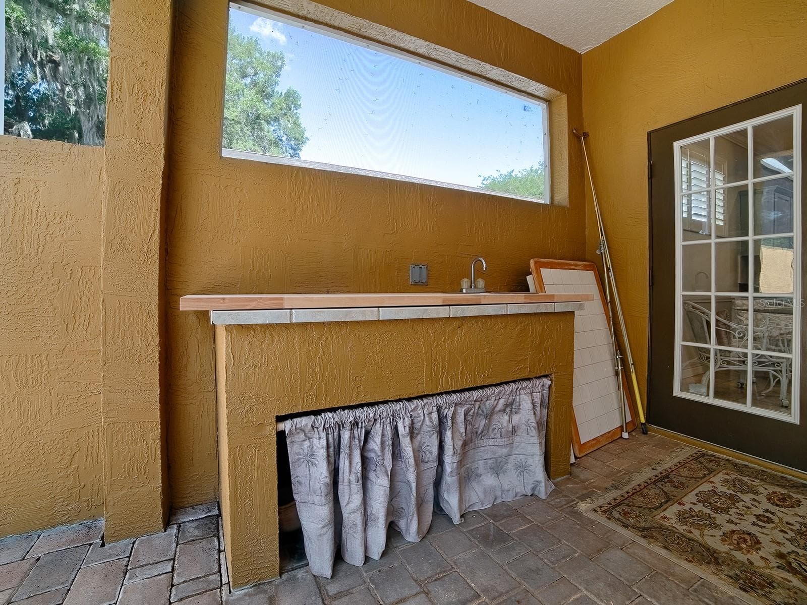 Some extra storage space outside - 830 OLD OAKS LN, LEESBURG