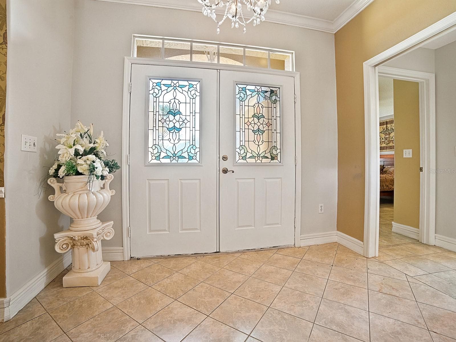 Open lighted entryway - 830 OLD OAKS LN, LEESBURG