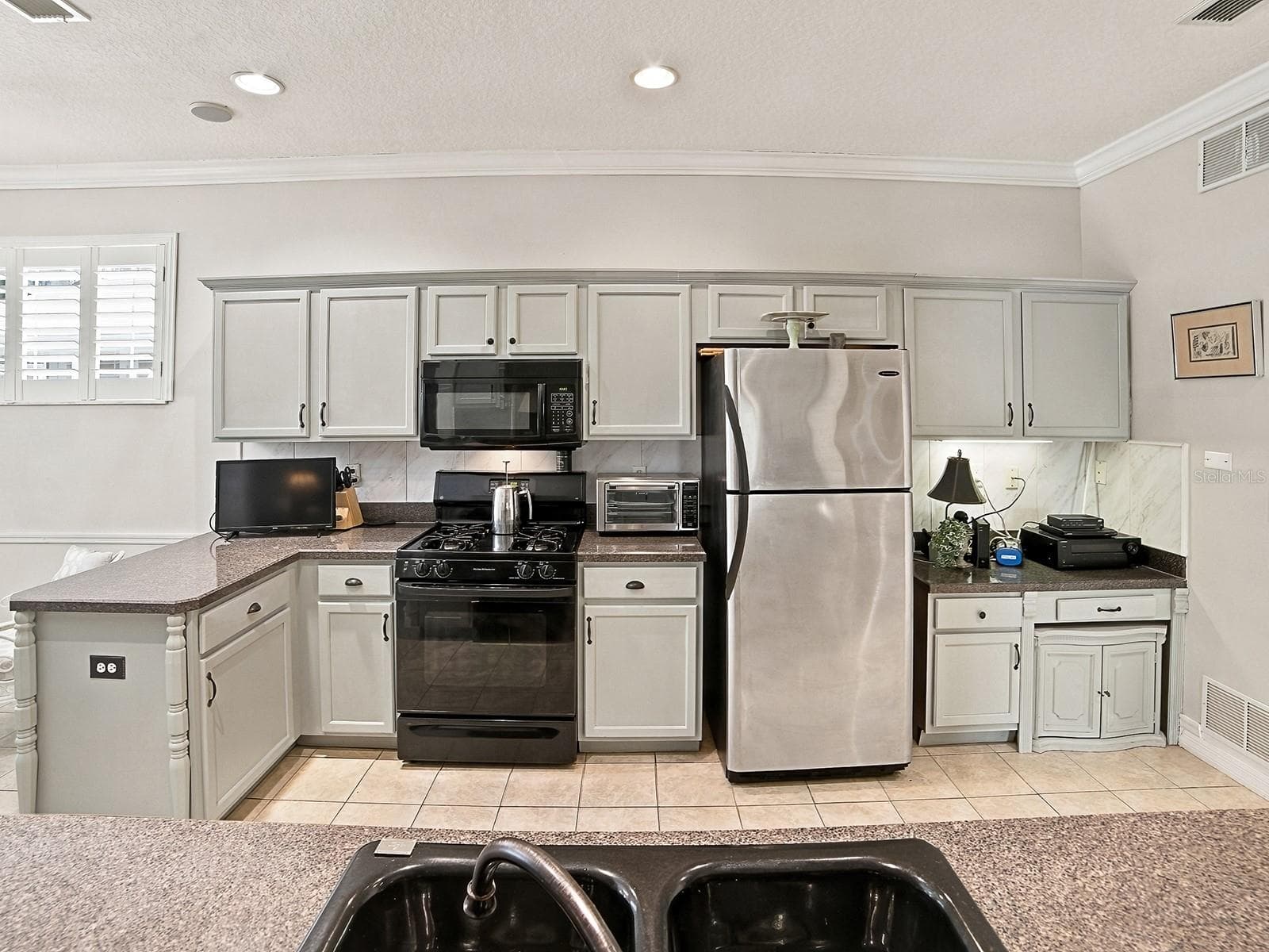 Large kitchen area - 830 OLD OAKS LN, LEESBURG