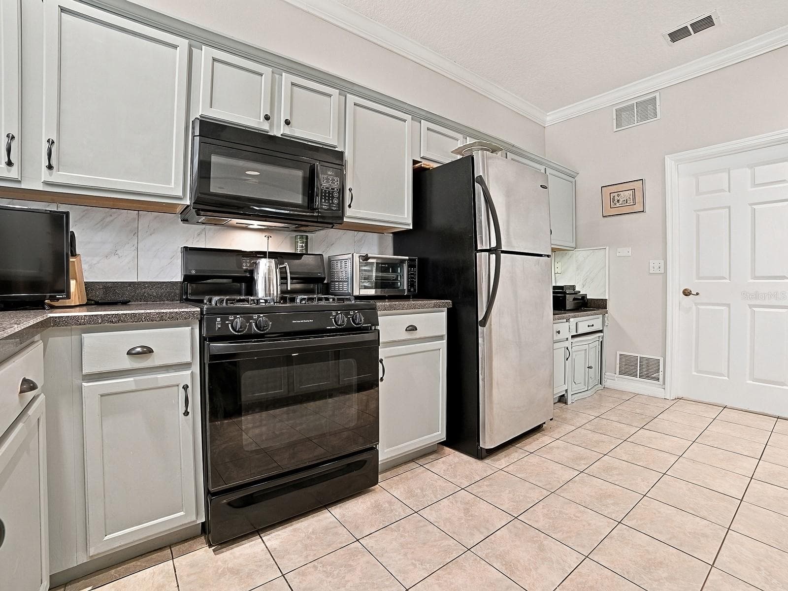 Newer appliances - 830 OLD OAKS LN, LEESBURG