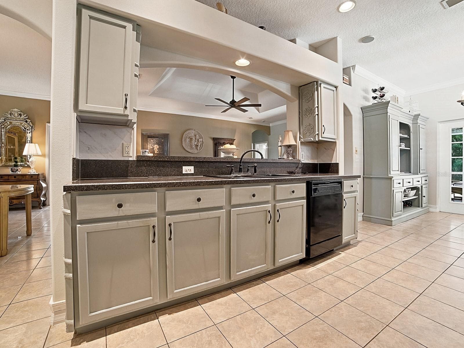 pass through to the living area - 830 OLD OAKS LN, LEESBURG