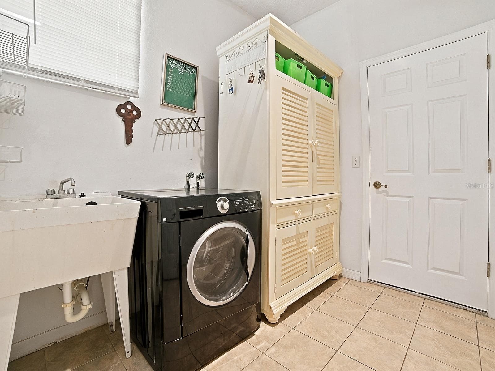 Inside laundry - 830 OLD OAKS LN, LEESBURG
