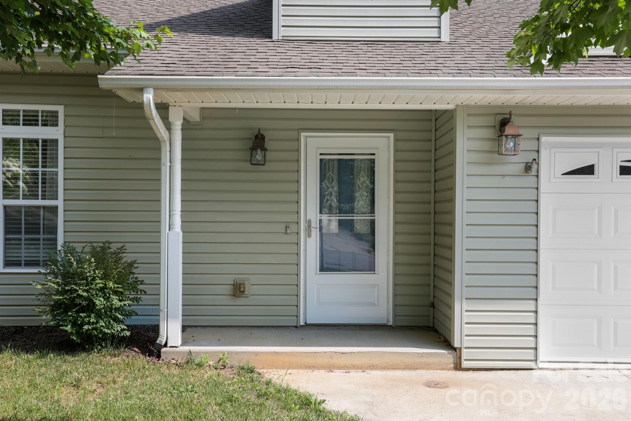 Single Family Residence at 50 Ridgeland Lane, Asheville, photo 4 of 36
