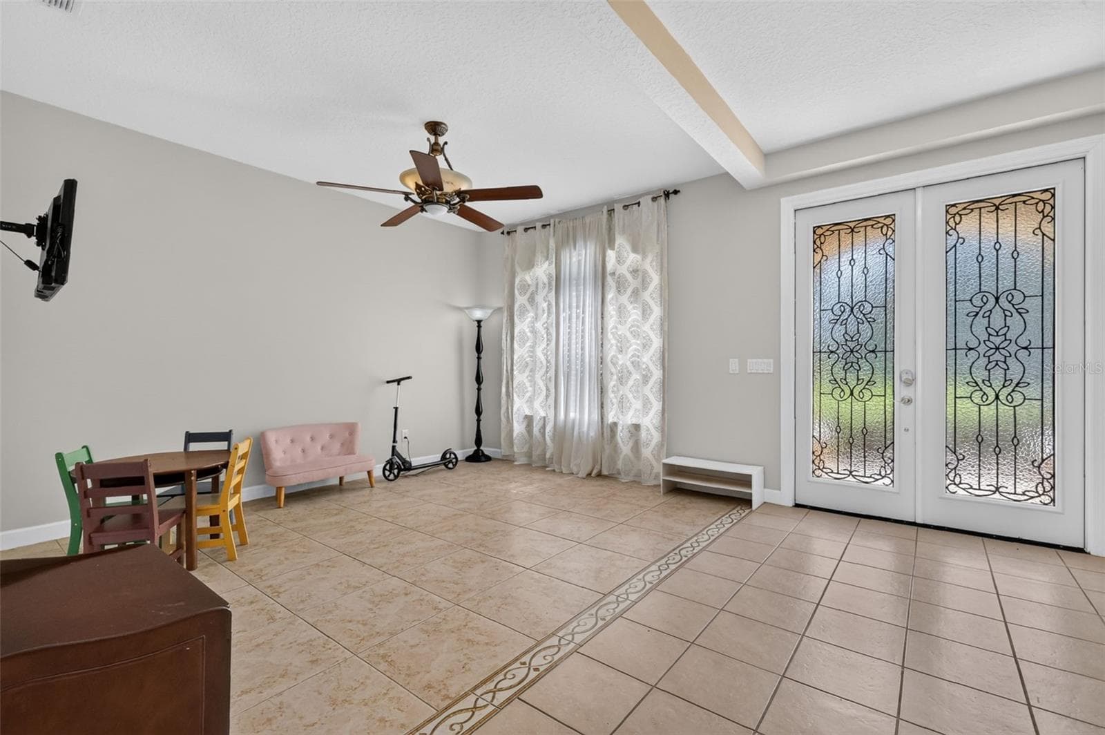 Single Family Residence at 1766 OAK GROVE CHASE DR, ORLANDO, photo 3 of 37