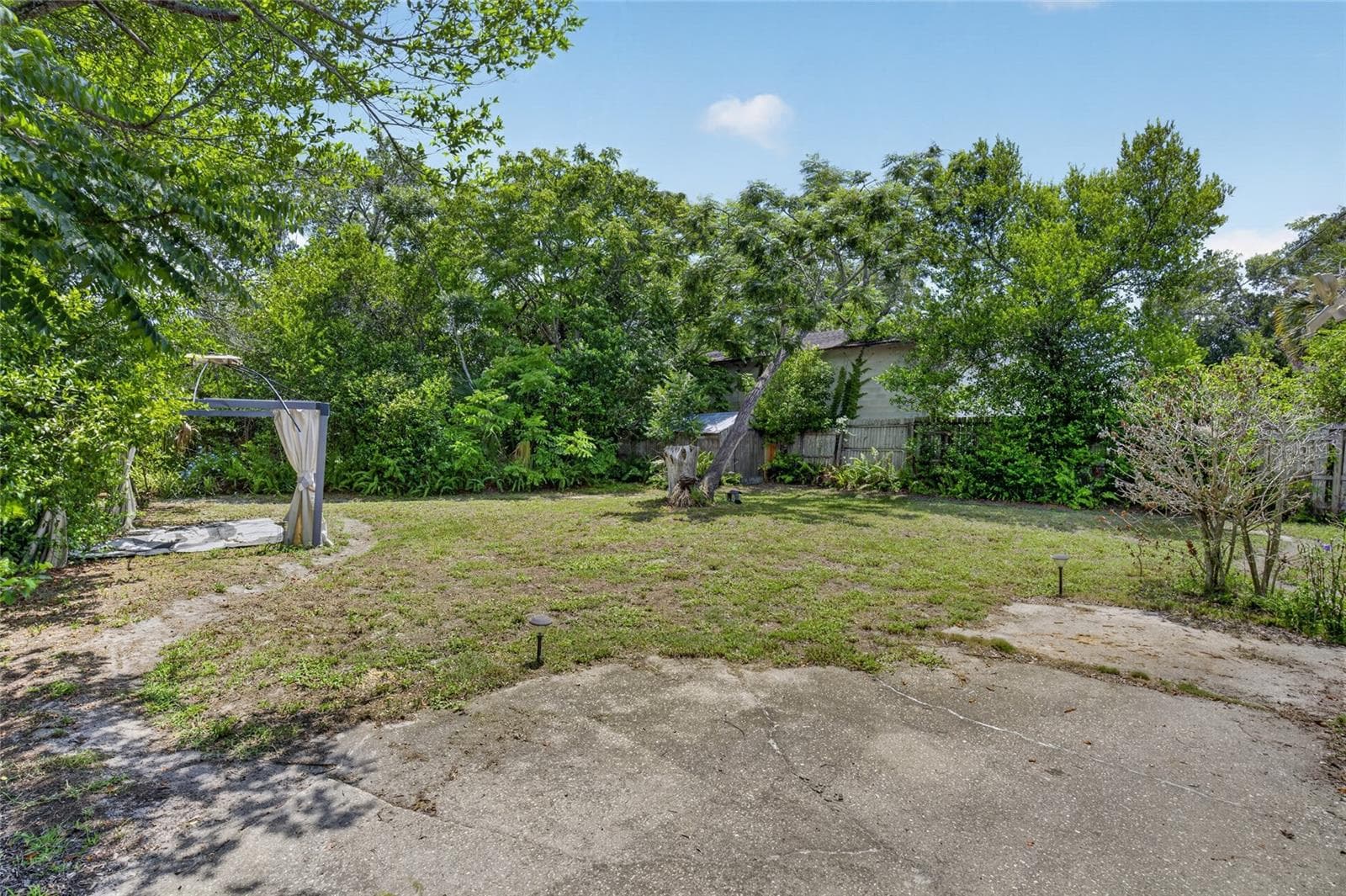 Single Family Residence at 129 COLOMBA RD, DEBARY, photo 22 of 30