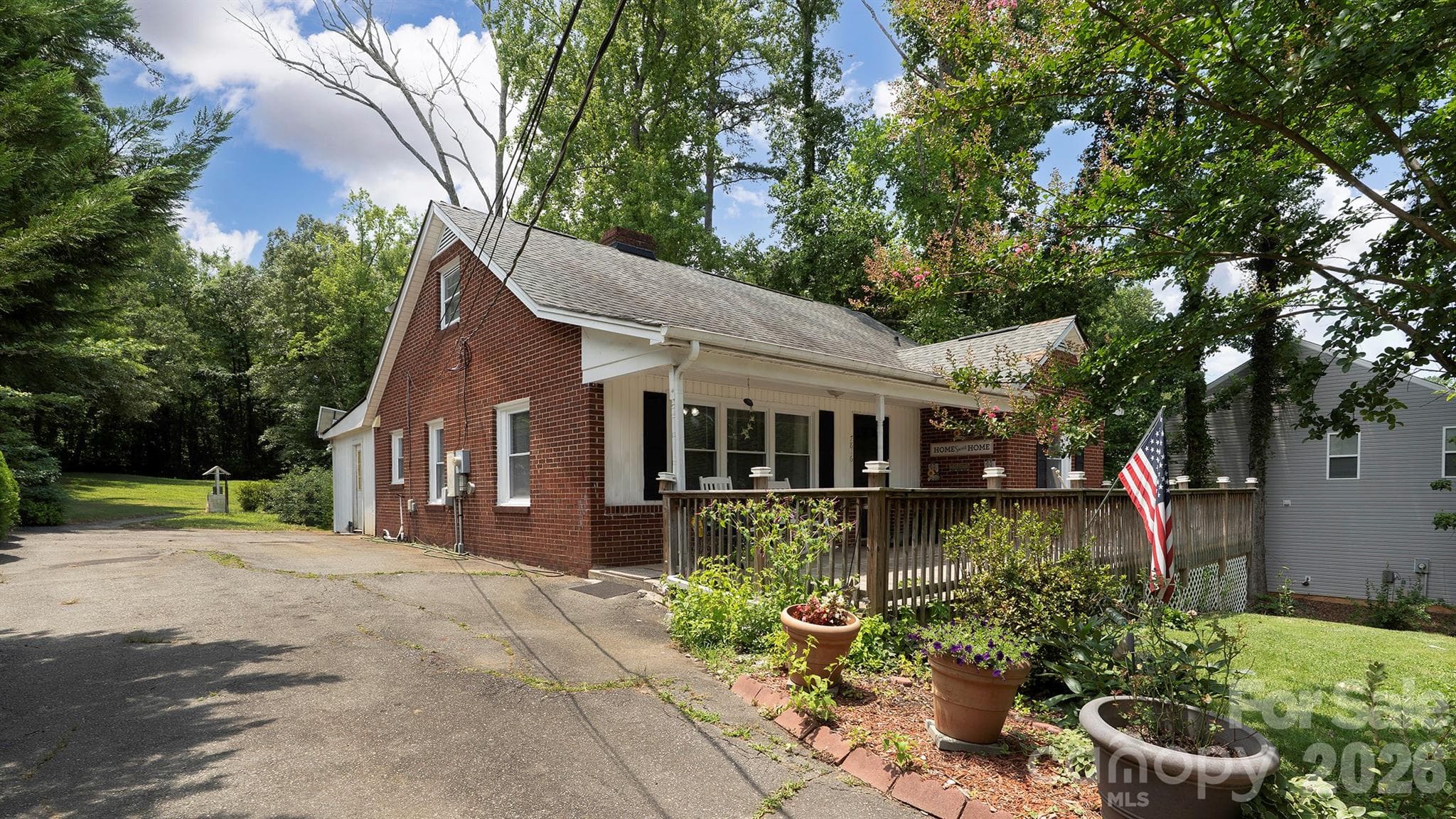 Single Family Residence at 7816 E Lane Drive, Charlotte, photo 3 of 27
