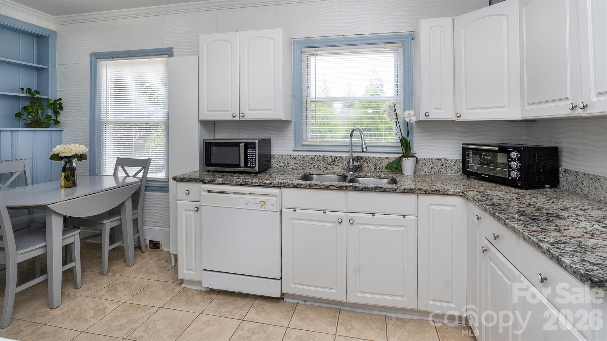Single Family Residence at 7816 E Lane Drive, Charlotte, photo 9 of 27
