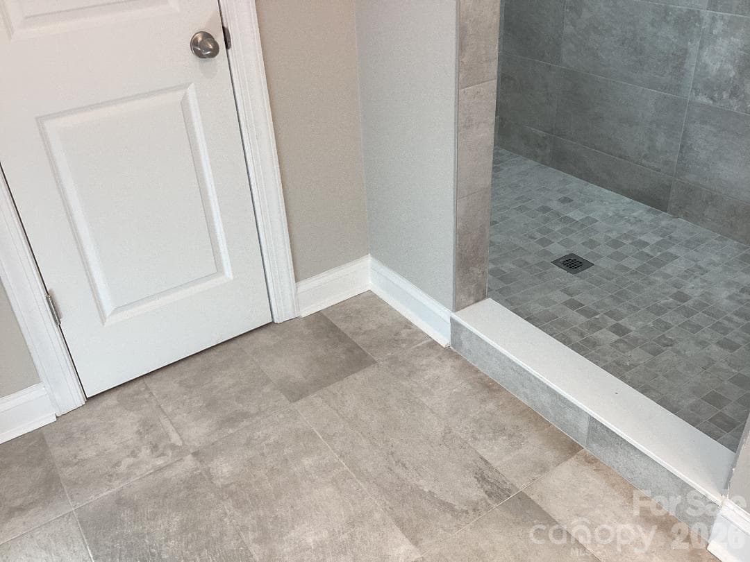 Tile floor - Concord